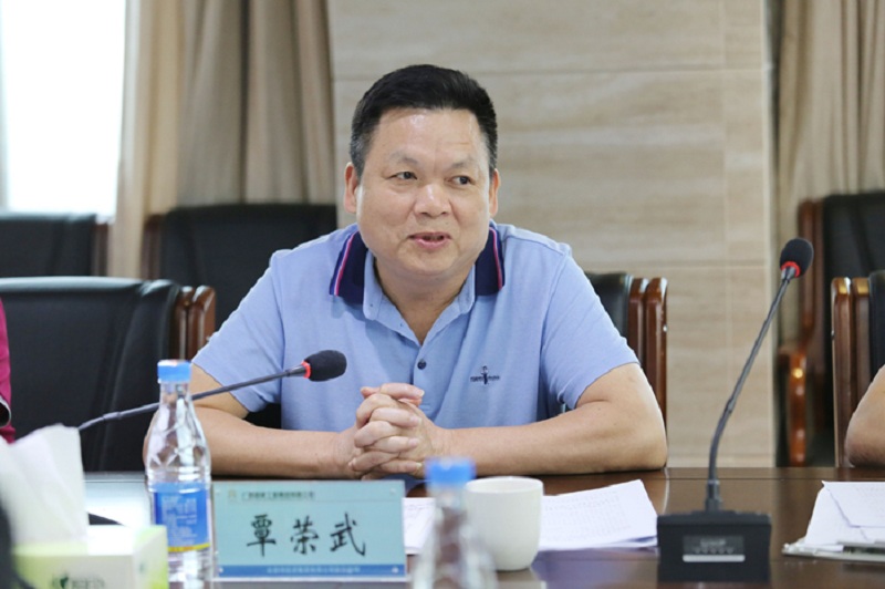 覃荣武深入直属企业开展调研工作